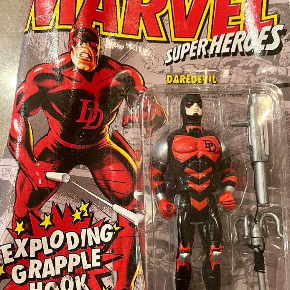 Marvel Superheroes: Daredevil (armored suit) | Exploding Grappling Hook | Toy Biz | 1994 | Heavy Warping! (Never Opened)