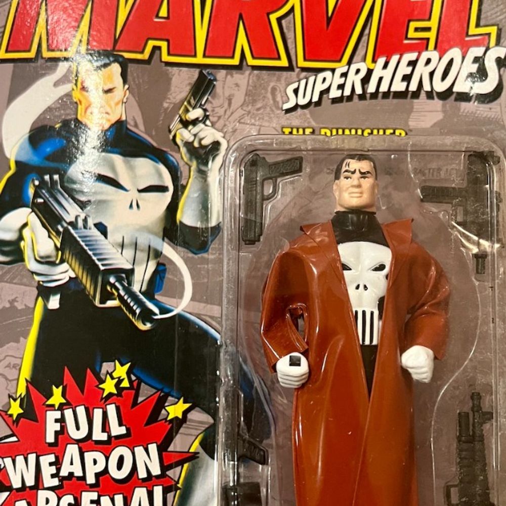 Marvel Superheroes: The Punisher (brown trench coat) | Full Weapon Arsenal | Toy Biz | 1994 | MIB (Never Opened)